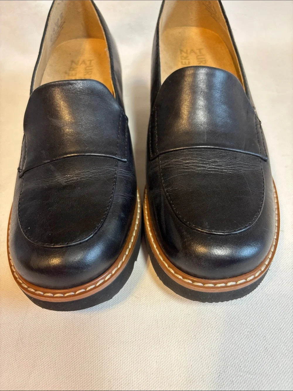 Naturalizer Cabaret Black Leather Slip-On Loafers with Contrast Welt, size 6